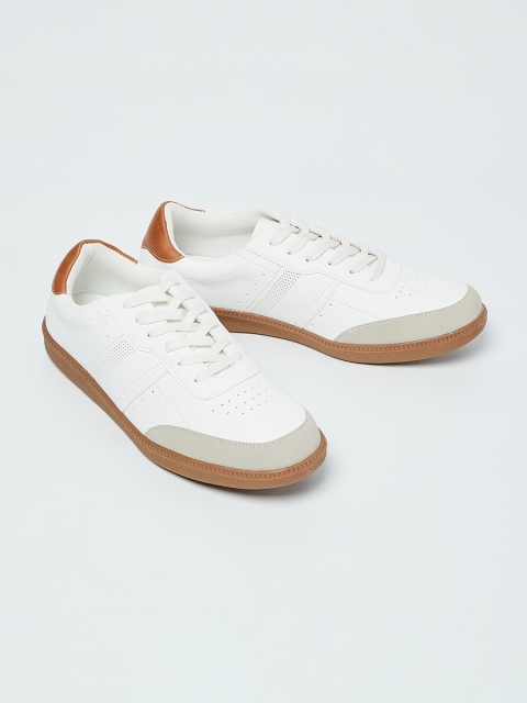 

Forca by Lifestyle Men White Sneakers
