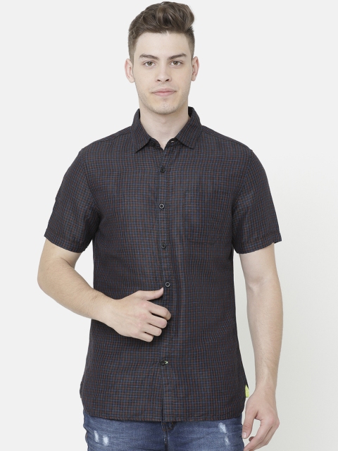 

AweTRend Men Black Slim Fit Checked Casual Shirt