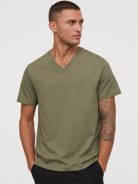 

H&M Men Green V-neck Solid T-Shirt Regular Fit