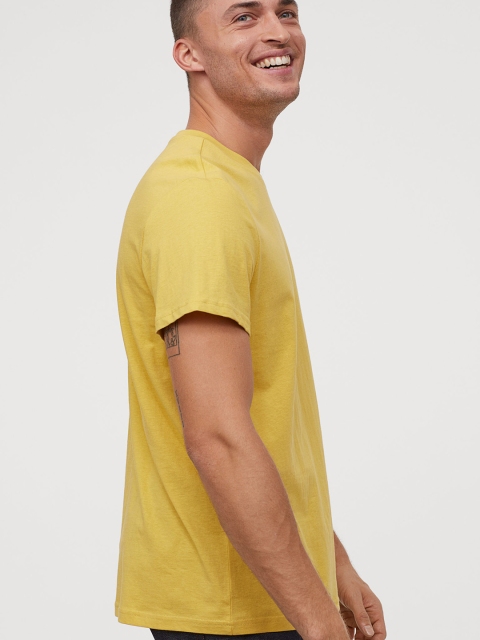

H&M Men Yellow Solid Round-Neck T-Shirt Regular Fit