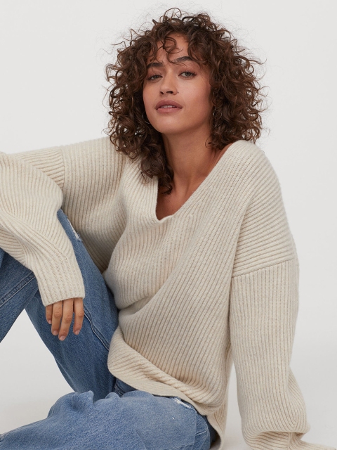 

H&M Women Beige Solid V-neck Wool-Blend Jumper