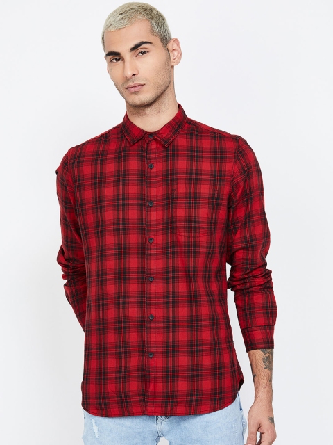 

Fame Forever by Lifestyle Men Red & Black Slim Fit Checked Casual Shirt