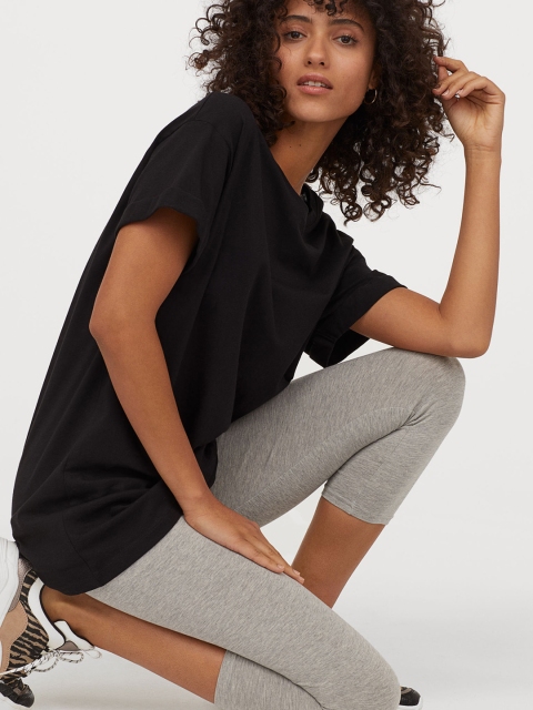 

H&M Women Grey Solid Capri Sustainable Leggings