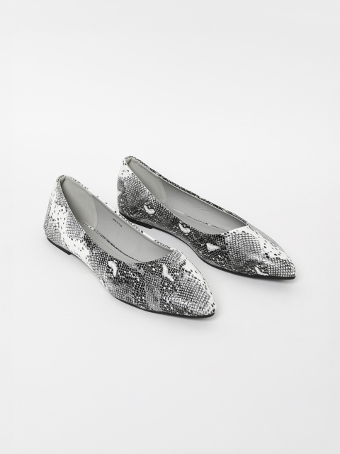 

Ginger by Lifestyle Women Black & White Textured Ballerinas
