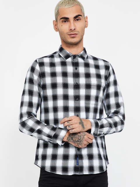 

Forca by Lifestyle Men White & Black Slim Fit Checked Casual Shirt