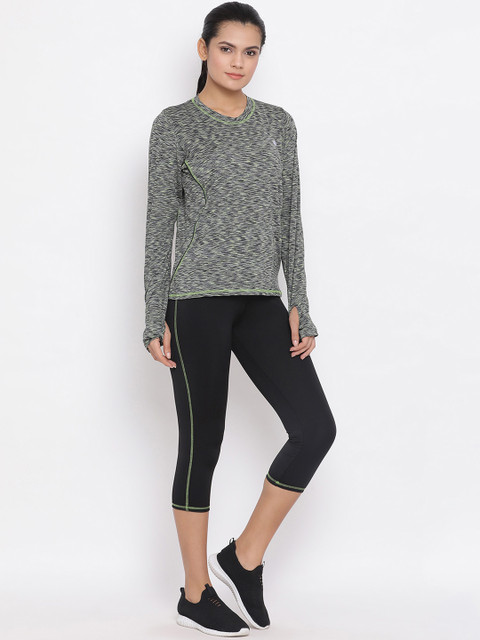 

Clovia Women Black & Grey Self Design T-shirt with Capris