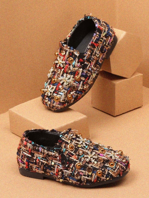 

Walktrendy Unisex Black Slip-On Embellished Sneakers