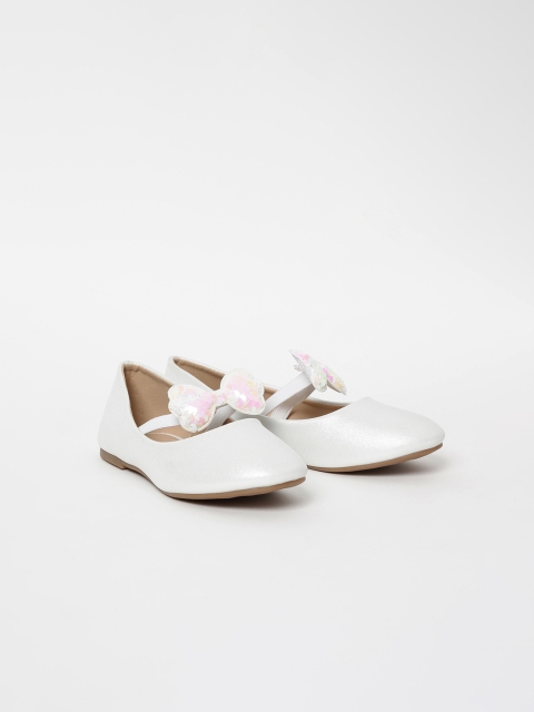 

Fame Forever by Lifestyle Girls White Solid Ballerinas