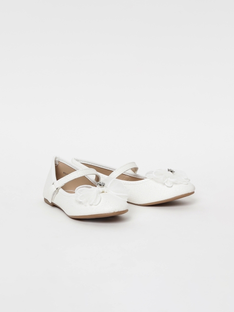 

Fame Forever by Lifestyle Girls White Solid Ballerinas