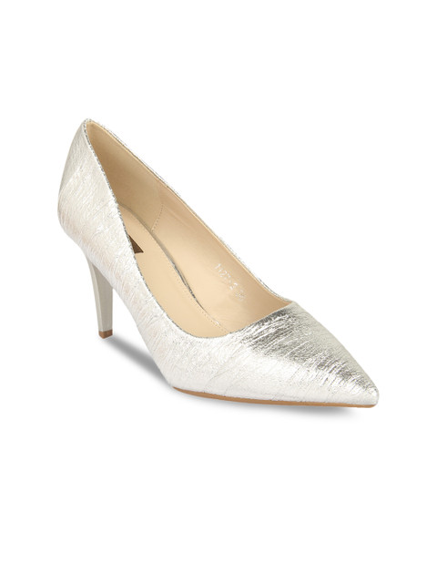 

Flat n Heels Women Silver-Toned Textured Pumps