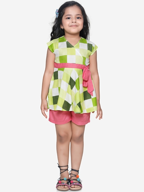 

LilPicks Girls Green & White Checked Top with Shorts