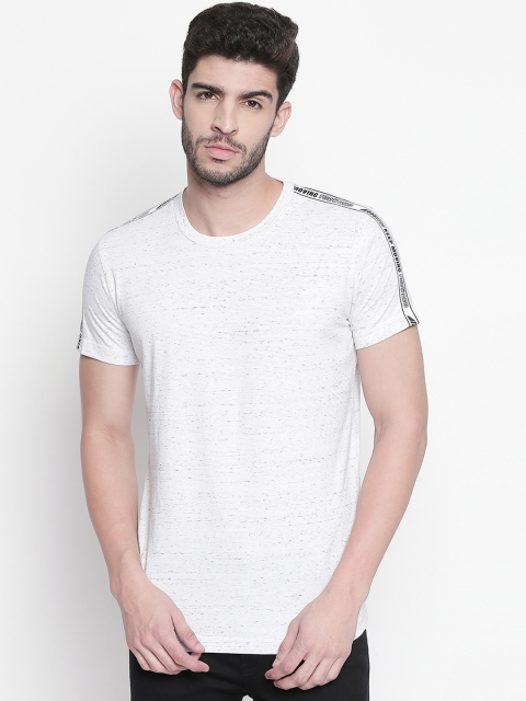 

Mufti Men White Solid Round Neck T-shirt