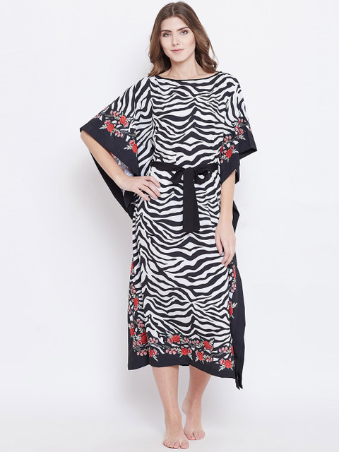 

The Kaftan Company White & Black Printed Nightdress