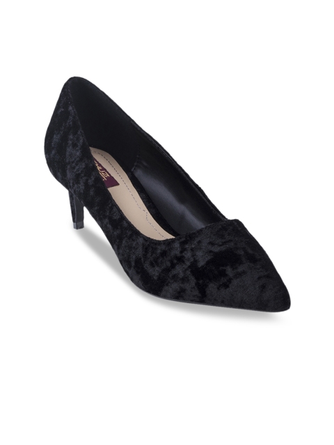 

SHUZ TOUCH Black Textured Party Kitten Pumps