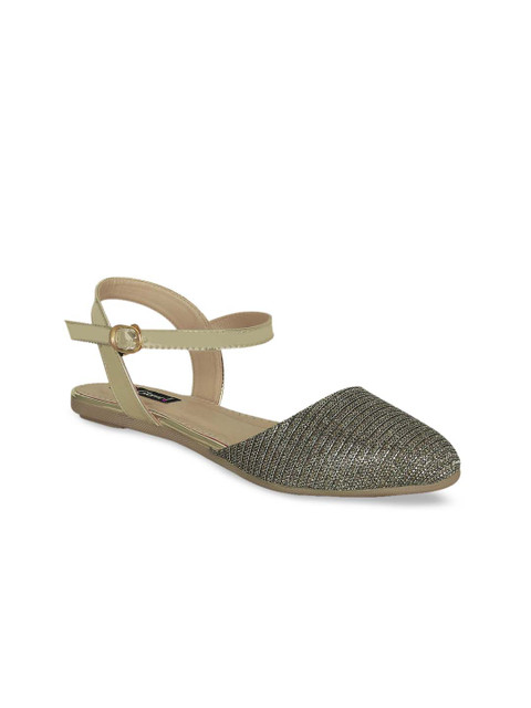 

Get Glamr Women Grey Textured Gladiators