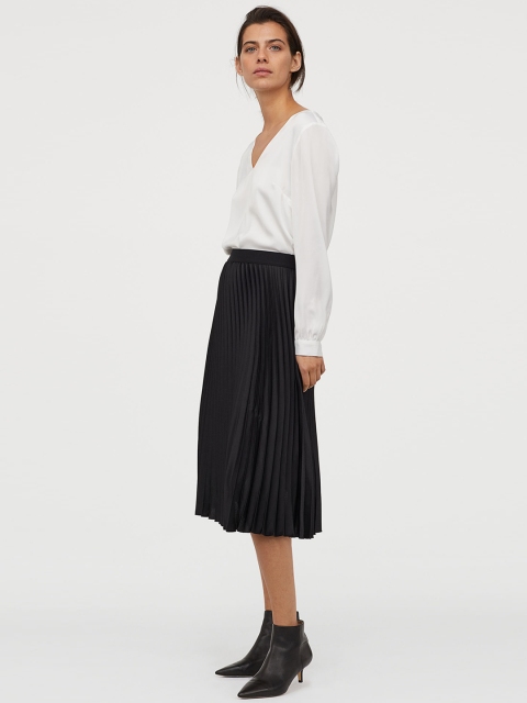 

H&M Women Black Solid Pleated Skirt