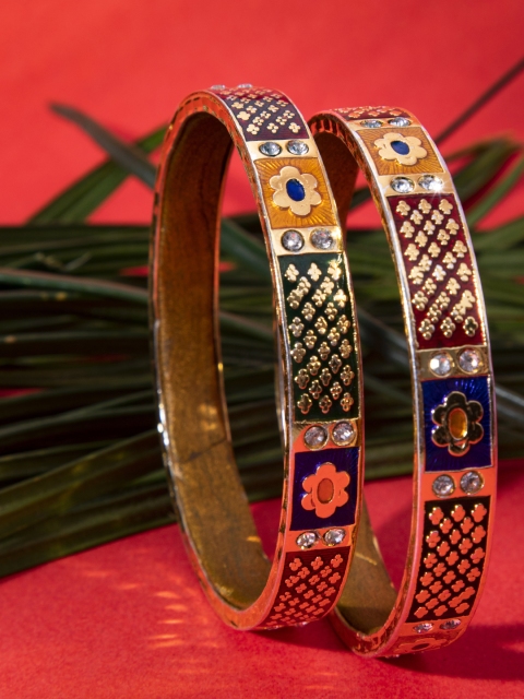 

Mali Fionna Set of 2 Gold-Toned & Green Enamelled Stone-Studded Bangles