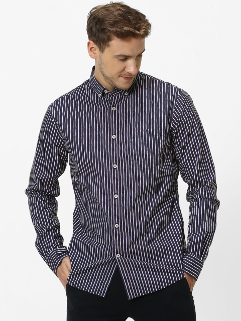 

Celio Men Navy Blue & White Regular Fit Striped Casual Shirt