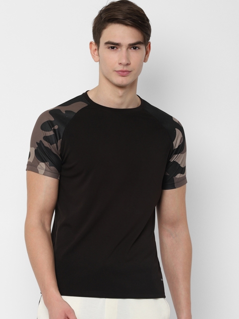 

SKULT by Shahid Kapoor Men Black Solid Round Neck T-shirt