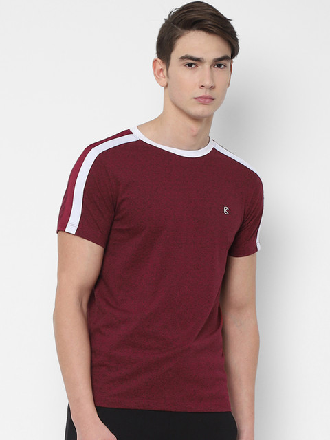 

SKULT by Shahid Kapoor Men Maroon Solid Round Neck T-shirt