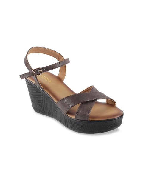 

Metro Women Grey Solid Sandals