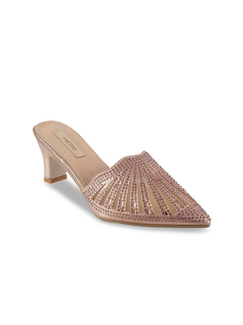 

Metro Women Gold-Toned Embellished Pumps