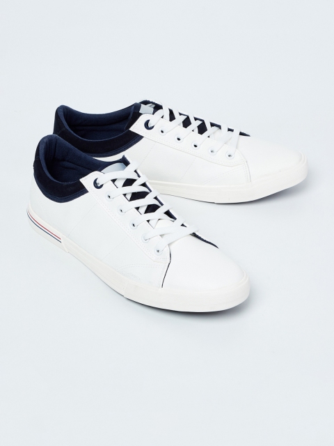 

Forca by Lifestyle Men White Solid Sneakers With Contrast Ankle
