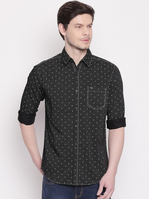 

Mufti Men Black & White Slim Fit Printed Casual Shirt