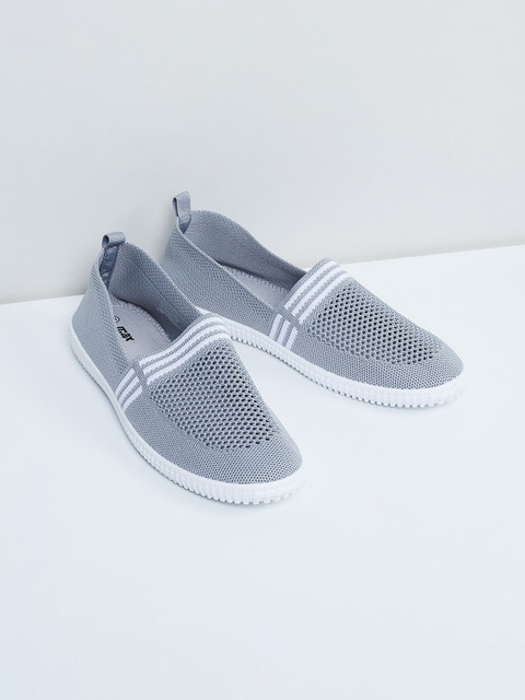 

max Women Grey Textured Slip-On Sneakers