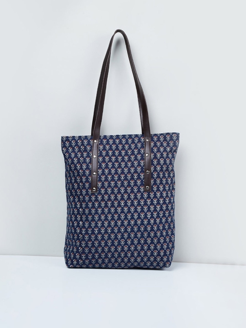 

max Blue & White Printed Tote Bag