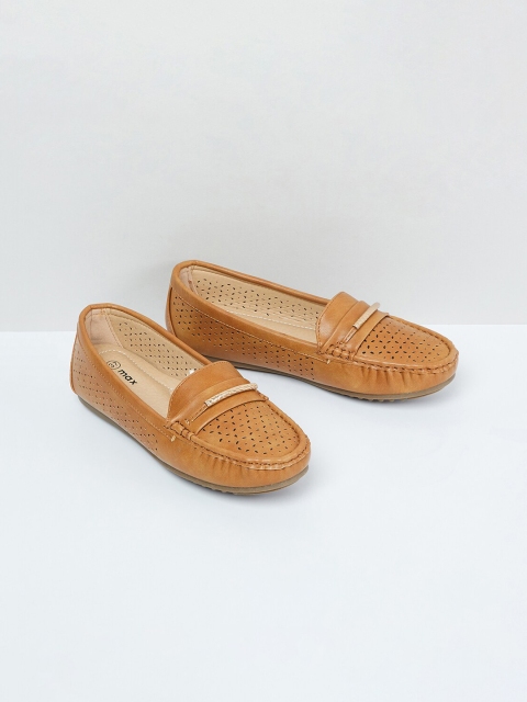 

max Women Tan Loafers