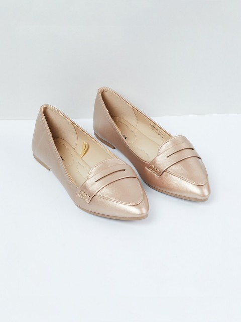 

max Women Gold-Toned Loafers