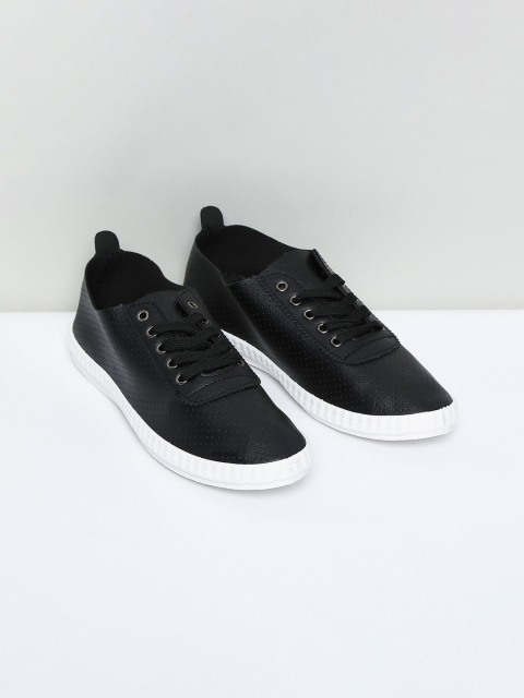 

max Women Black Sneakers