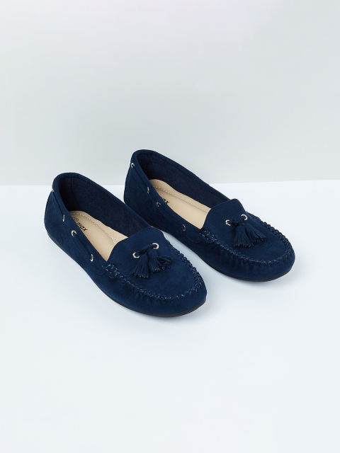 

max Women Navy Blue Loafers