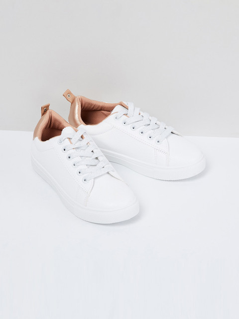 

max Women White Solid Sneakers