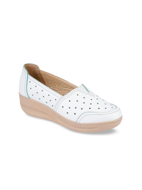 

VALIOSAA Women White Solid Slip-On Sneakers