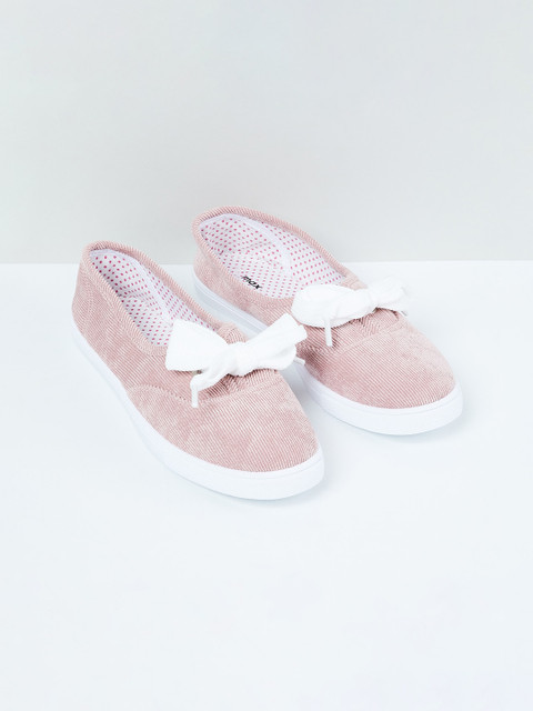 

max Women Pink Slip-On Sneakers