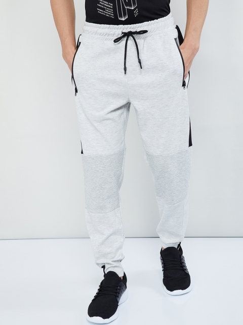 

max Men Grey Solid Straight-Fit Joggers