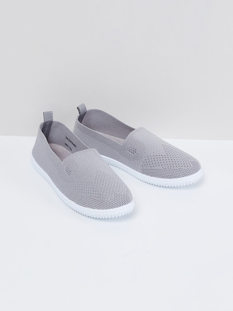 

max Women Grey Slip-On Woven Design Sneakers