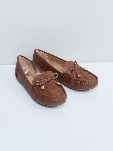 

max Women Brown Loafers