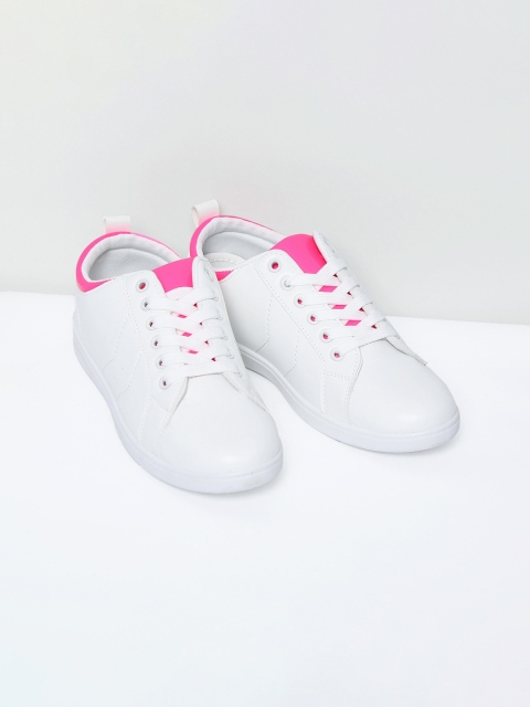 

max Women White Solid Sneakers