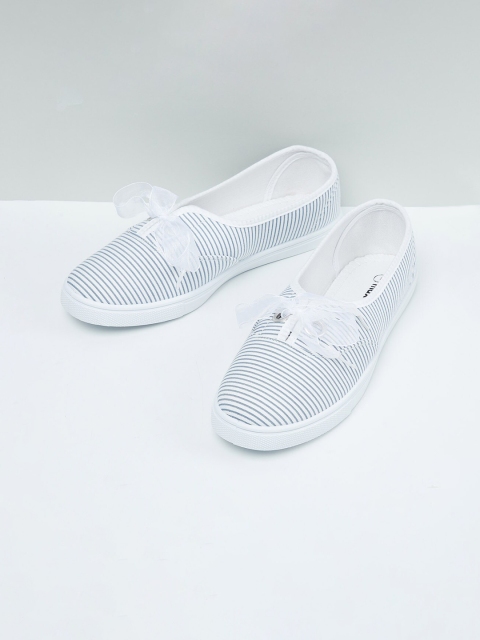 

max Women Blue Sneakers