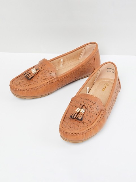 

max Women Brown Perforations Tassel Loafers