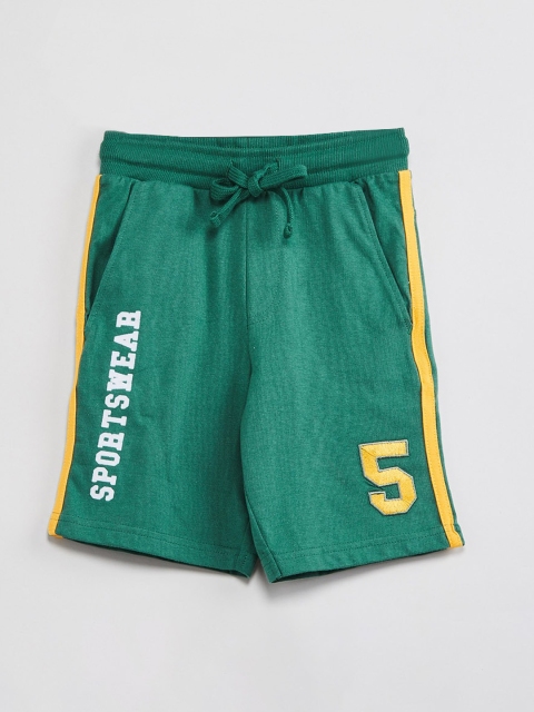 

max Boys Green & Yellow Printed Regular Fit Sports Shorts