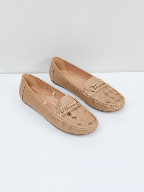 

max Women Beige Textured Loafers