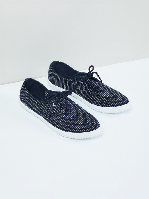 

max Women Navy Blue Sneakers