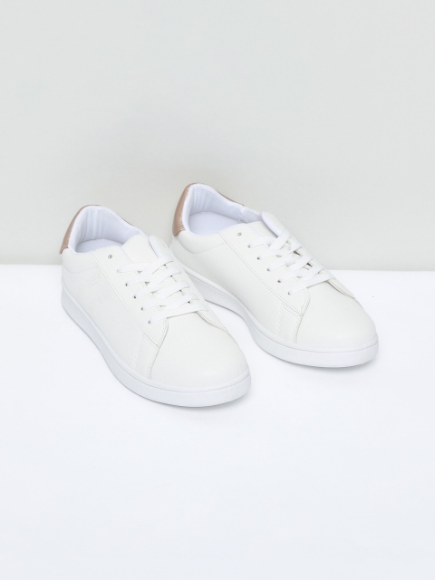 

max Women White Solid Sneakers