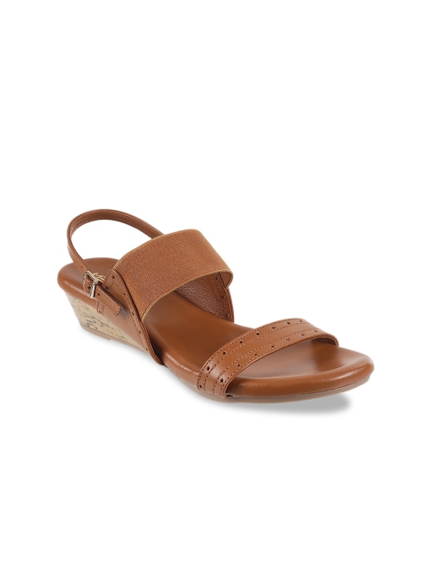 

Metro Women Brown Solid Sandals