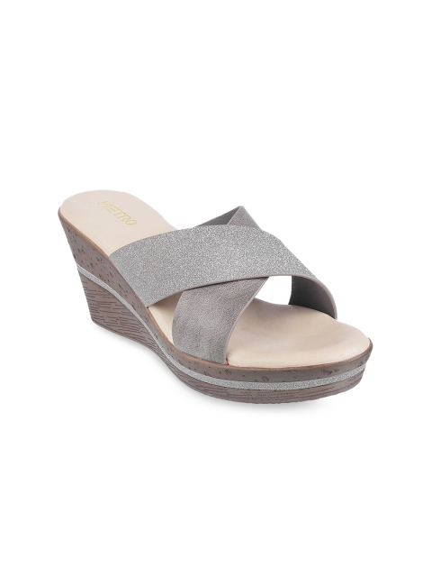 

Metro Women Grey Solid Sandals