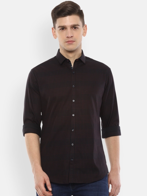 

V Dot Men Black Regular Fit Checked Casual Shirt